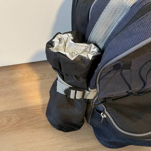 Premium Picnic Backpack for 4 Persons – Like New! - Picture 3 of 9